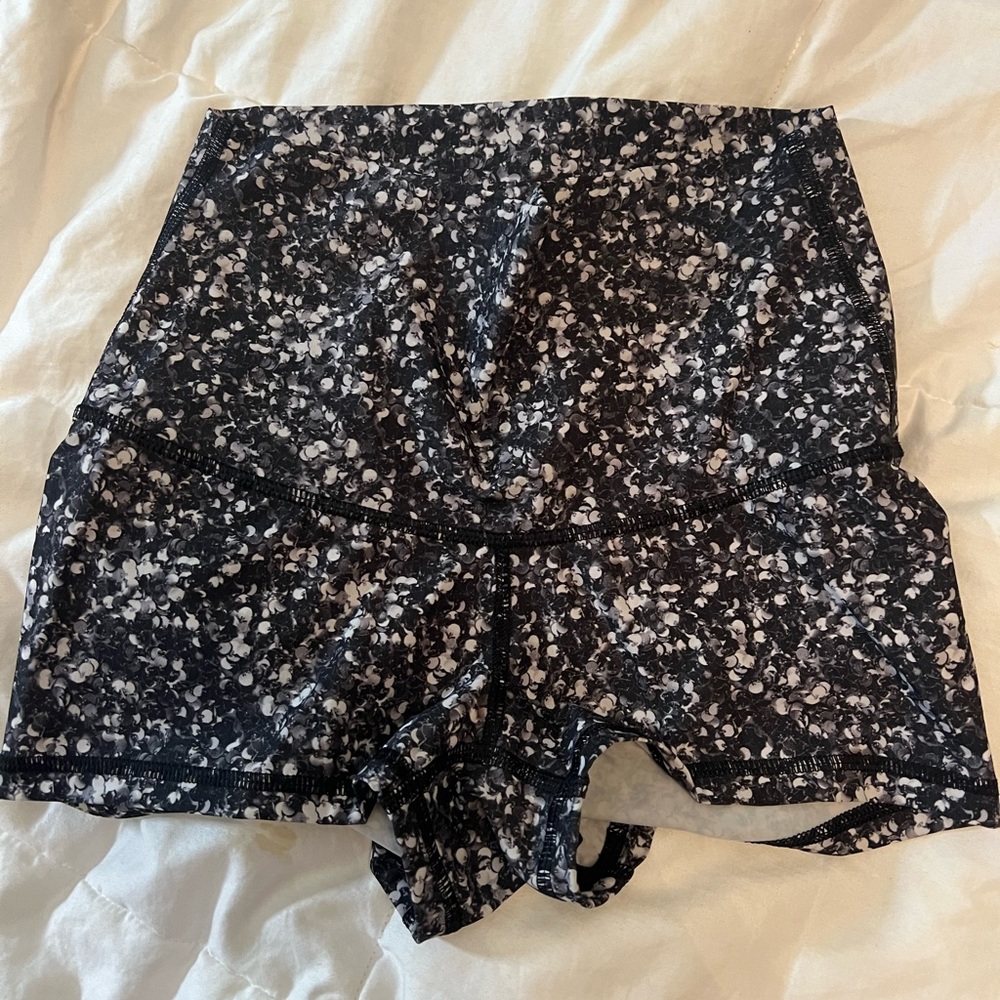 LULULEMON YOGA SHORTS